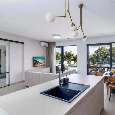 Largo Villa Dugi Rat